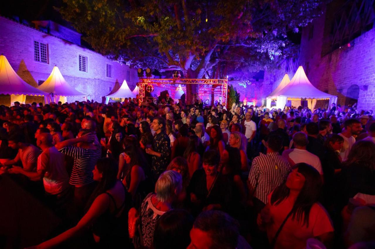 Tout Confort ! Climatisation, Centre-Ville, Parking, Terrasse, Wifi, Netflix Carcassonne Zewnętrze zdjęcie